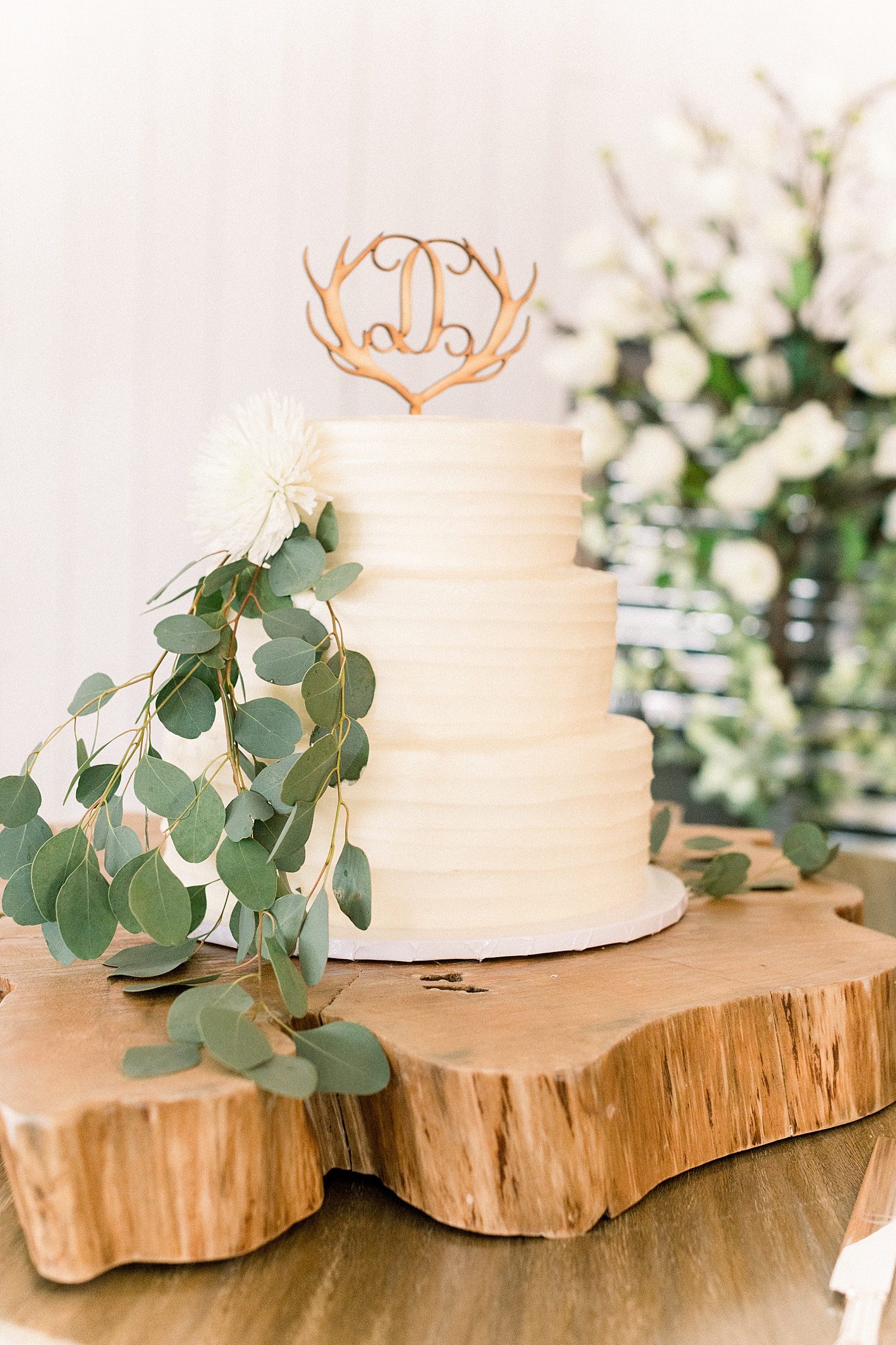 Green and Ivory Wedding Cake, Blissful Hill, Austin, Texas, Wedding Photographer