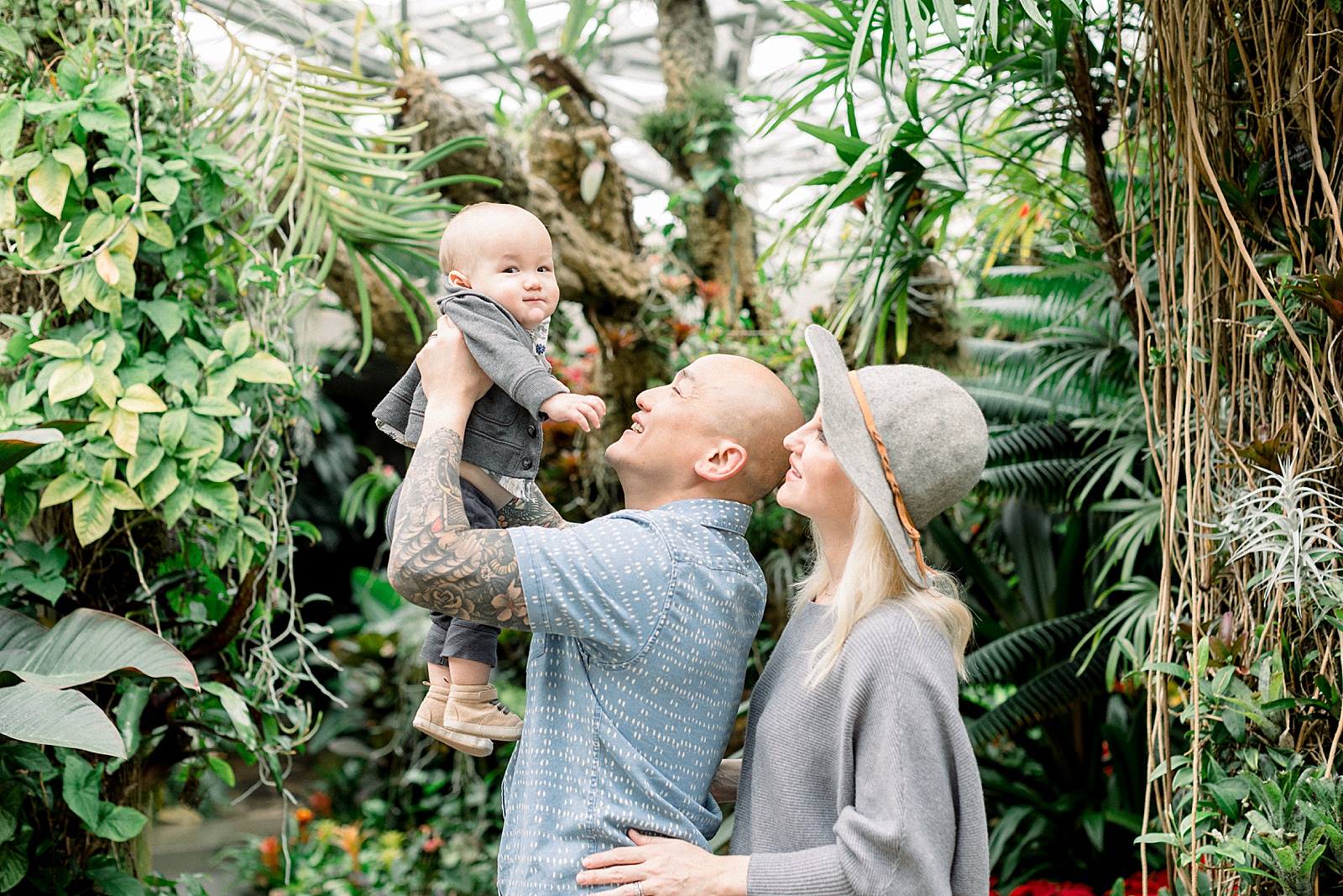 Family of 3 Photo Inspiration-Holiday Session at Botanical Gardens