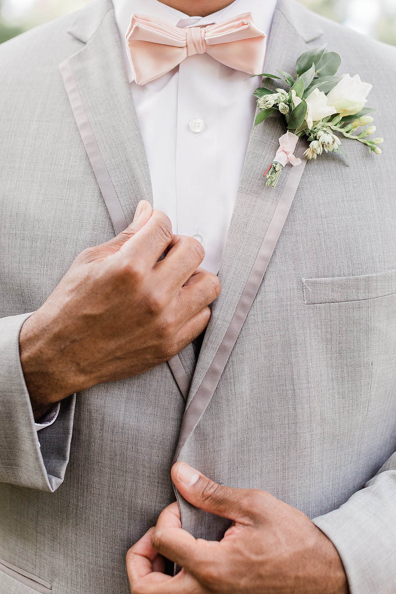 Grooms Details, Grey Suit and Classic Boutonniere, Anna Kay Photography, San Antonio Wedding Photography